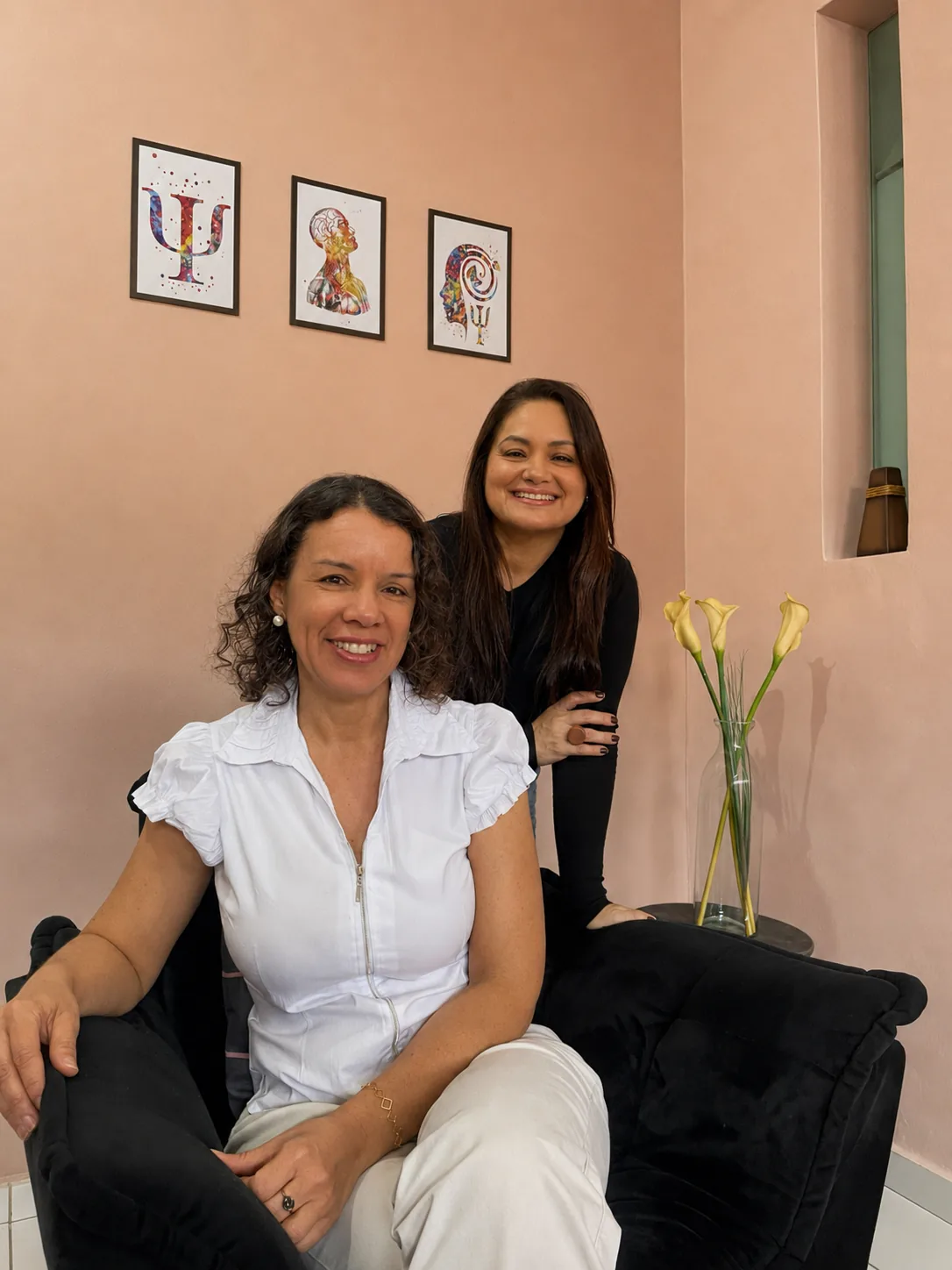 Adriana Gonçalves e Elisangela Botelho no Consultório Ser Psicologia